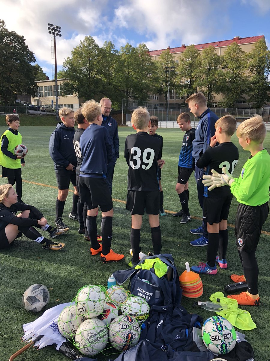 FC_Inter_05's tweet photo. Kova tuuli siivitti Punaiset tänään voittoon Parkin kentällä. #fcinterjuniorit #enemmänyhdessä #syysmyrsky #pallokatollajapysyysiellä https://t.co/OaoiO7j45I