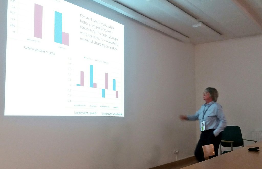CenterUw's tweet photo. Historical constructivism leads to ethnocentrism - Maria Lewicka of @UMK_Torun presents research on historical perception at #PSPS2018 https://t.co/z25RKYvd2i