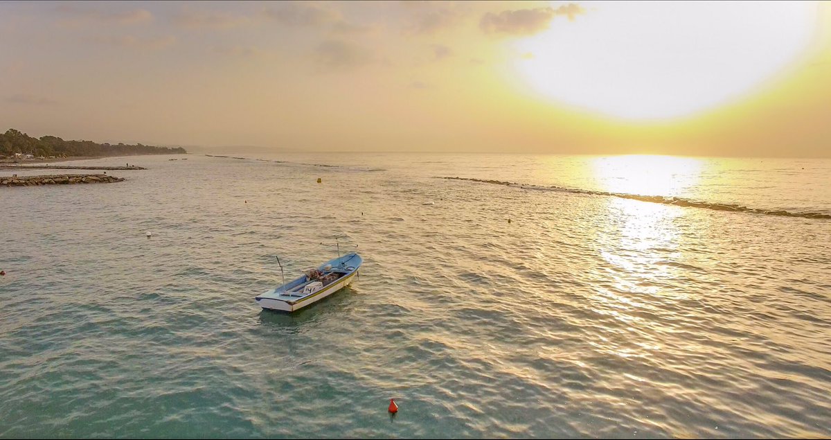 Christosgeorgio's tweet photo. My favorite location for morning sunrises. With the right light you get a beautiful cotton candy wave. #Cyprus #Limassol #Кипр #lemesos #cypruslife #cyprusphotography https://t.co/8gpT7Db8Xe