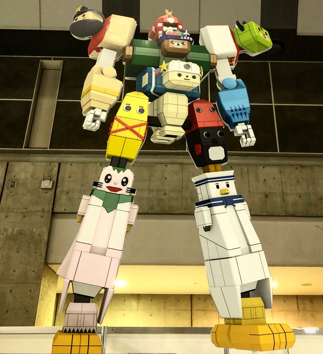 mondomascots's tweet image. Today I saw Ororon 8, a giant robot assembled from eight local mascots from Rumoi City, Japan. I also saw Kazumo-chan, a sentient piece of herring roe who acts as Ororon 8’s right hip.