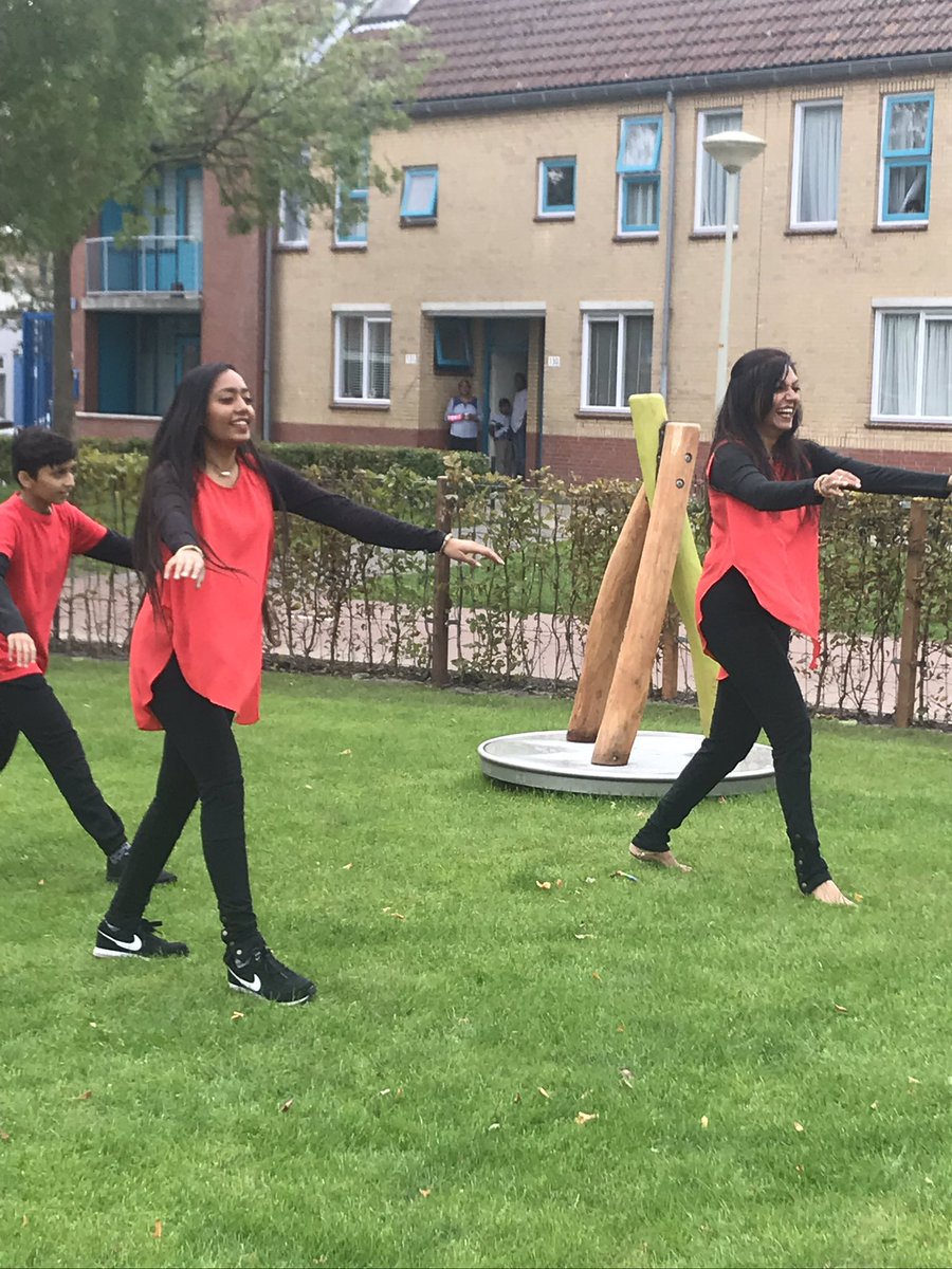 SuOzdemir's tweet photo. Aan de Trekweg is het buurtstrand Molenwijk met een schitterende waterspeeltuin en BBQ-plek gerealiseerd! Opening door @bertvanalphen #molenwijk #buurtstrand https://t.co/lAhDQBn8K9