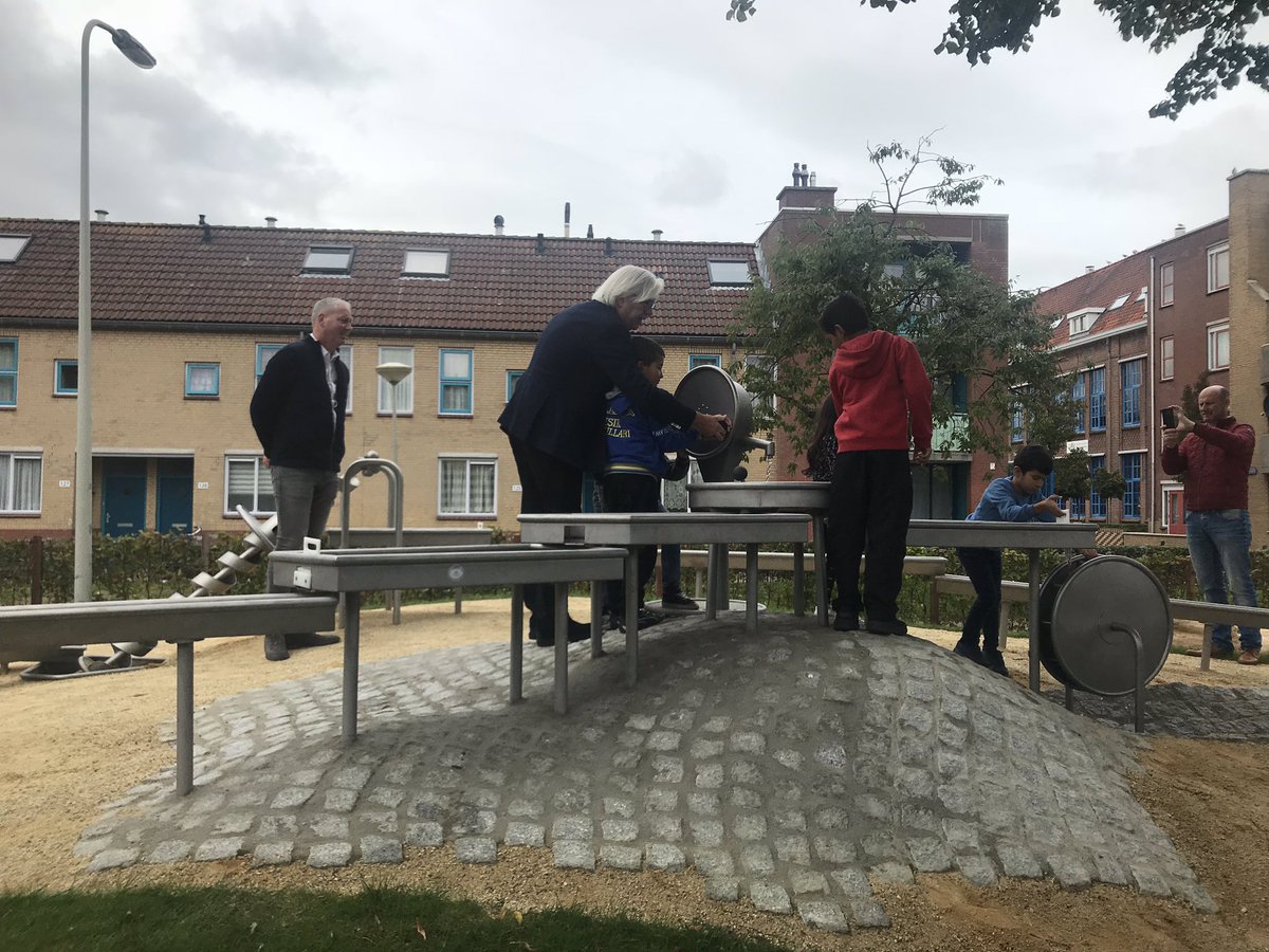 SuOzdemir's tweet photo. Aan de Trekweg is het buurtstrand Molenwijk met een schitterende waterspeeltuin en BBQ-plek gerealiseerd! Opening door @bertvanalphen #molenwijk #buurtstrand https://t.co/lAhDQBn8K9