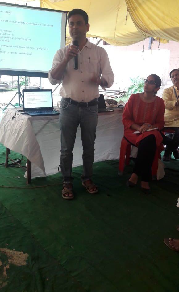 WaterAidIndia's tweet photo. WaterAid India’s Anurag Gupta explains communinity report card intervention of WaterAid in #Chhattisgarh with Santhi Sanasthan. @jsa_india #NationalHealthAssembly https://t.co/EPJ6FTy98Q