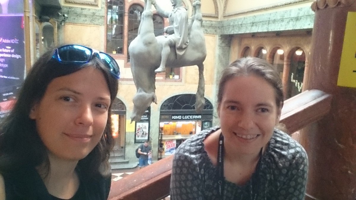 krisztaszerovay's tweet photo. A funny thing for the @webexpo conf challenge: I met the person who won the free ticket I gave away: she was sitting right next to me in the first row, and she recognized me by my sketches :) @PereViki #webexpo #webexpo18 #webexpochallenge https://t.co/GyE3sBLFIL