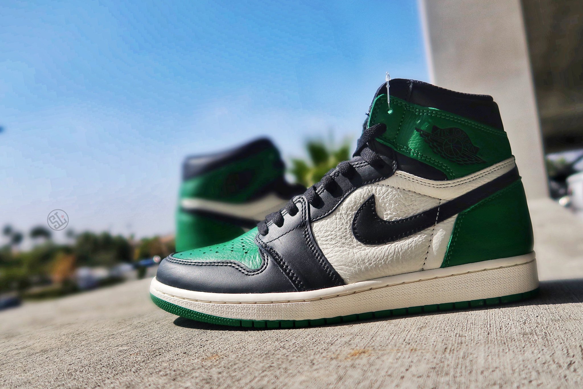 aj 1 low green toe