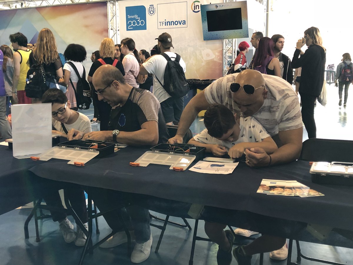 manupestano's tweet image. Imágenes que dicen más que 1000 palabras💫 #complicidad en la divulgación tecnológica en #TLPweeekendLaVictoria #Tallerarduino #INtechTenerife #Tenerife2030