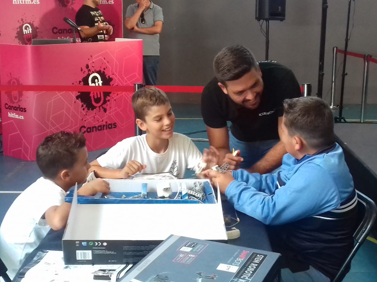 manupestano's tweet image. Imágenes que dicen más que 1000 palabras💫 #complicidad en la divulgación tecnológica en #TLPweeekendLaVictoria #Tallerarduino #INtechTenerife #Tenerife2030