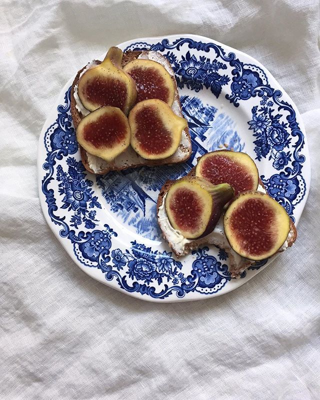 gingernchorizo's tweet photo. Lazy Saturday morning 🍞☕️ what is your favorite Saturday breakfast? .
.
.
.
.
.
.
#f52grams #shareyourtable #makeitdelicious #tastingtable #buzzfeast #gatheringslikethese #eattheworld #hereismyfood @food #theweekoninstagram #scrumptiouskitchen #feedf… https://t.co/TZltDgOZau https://t.co/eKcys9SD55