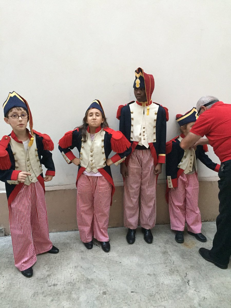 LesPetitsPoulbotsMontmartre (@petitspoulbots) on Twitter photo 