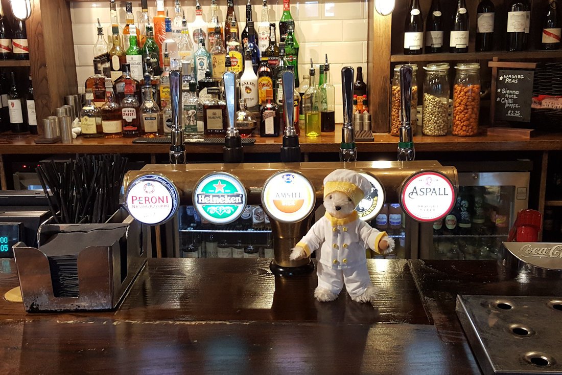 Good morning everyone, the #FurryTails bar is open for drinks, chat and breakfast if you want one.

Tea, coffee, juice anyone?