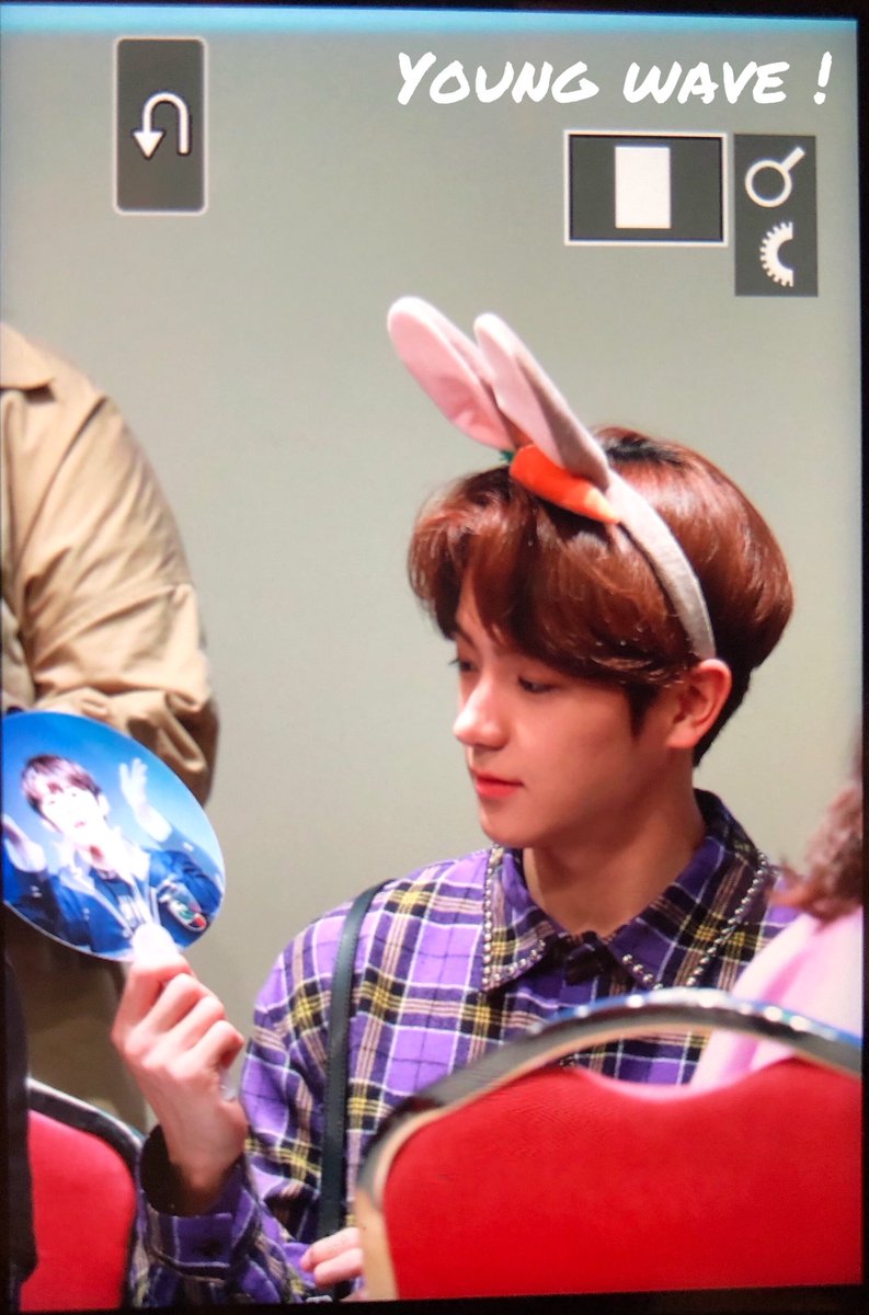 youngwave913's tweet photo. 180922 DMC 뮤직 팬싸 프리뷰

#THEBOYZ #더보이즈 #HYUNJAE #현재 https://t.co/vOcgJ05wgJ