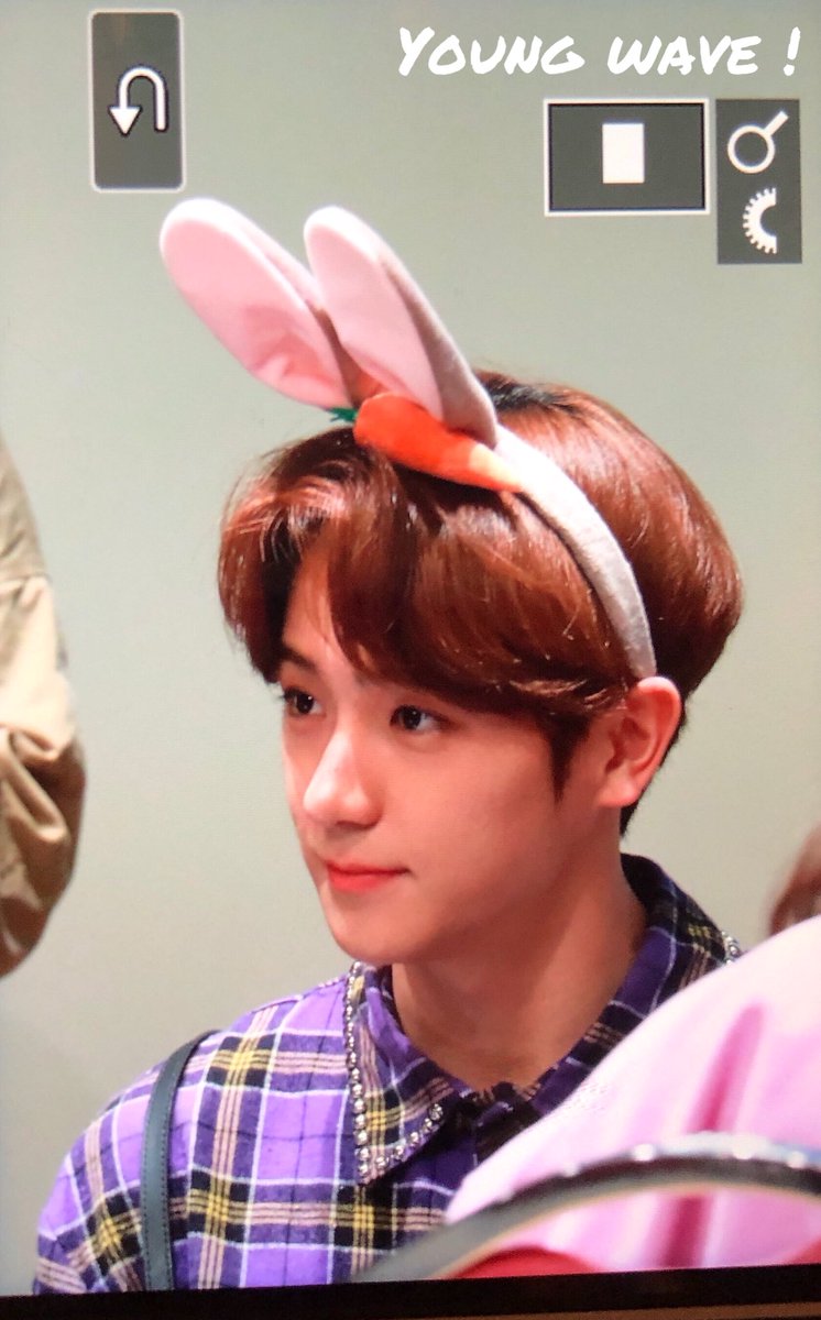 youngwave913's tweet photo. 180922 DMC 뮤직 팬싸 프리뷰

#THEBOYZ #더보이즈 #HYUNJAE #현재 https://t.co/vOcgJ05wgJ