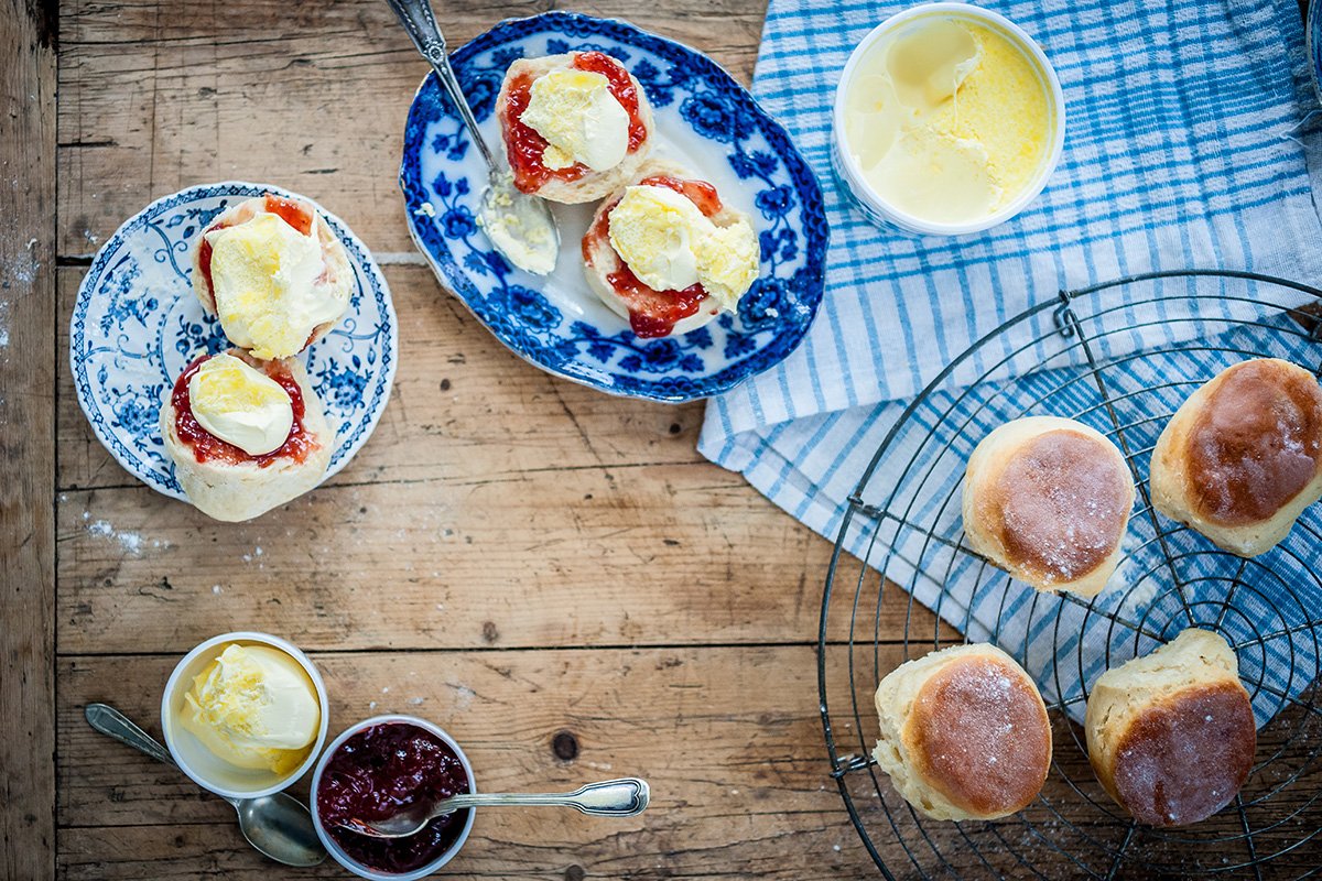 Roddas_Cream's tweet photo. How would you describe the feeling of getting together with friends and family to enjoy a well-deserved #Cornish cream tea? https://t.co/jQk3FToy7w