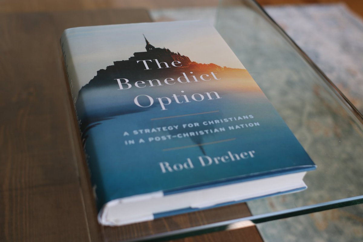 en_bookle's tweet photo. ¡Por fin llegó! Me espera un fin de semana apasionante con #TheBenedictOption ¡qué ganas! #libros #mustread https://t.co/TD8JFjkNLb