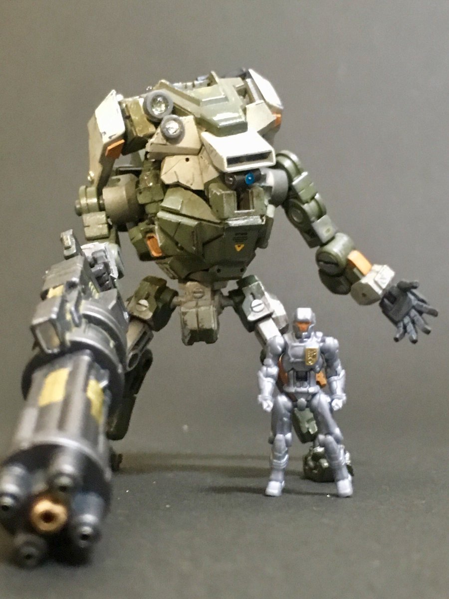 斉藤 Titanfall2 タイタンフォール2 のbtを ダイアクロン サイズで作りました 自分の手のひらに乗ったbtの手のひらに乗ったダイアクロン隊員 Dcバリエーション