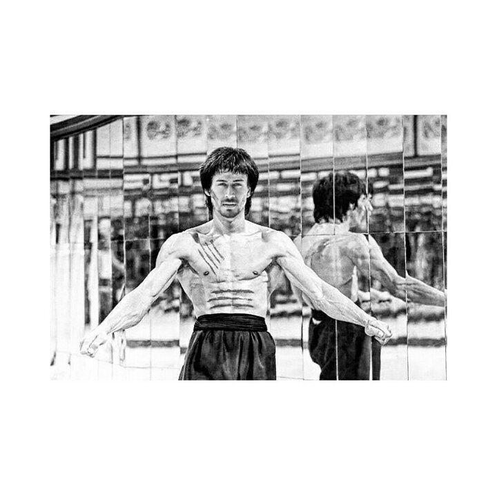 officialtiger__'s tweet photo. @nawabstar @iTIGERSHROFF in a look of @brucelee #action #king 
@teamtigershroff @AyeshaShroff @ShariqueAly 
Follow @officialtiger__
#tigerjackieshroff #hrithikvstiger #soty2 #brucelee 
#animalsa #hiking #spain #winteriscoming #december #cold #holidays #vinter #london https://t.co/F2tBUetjnd