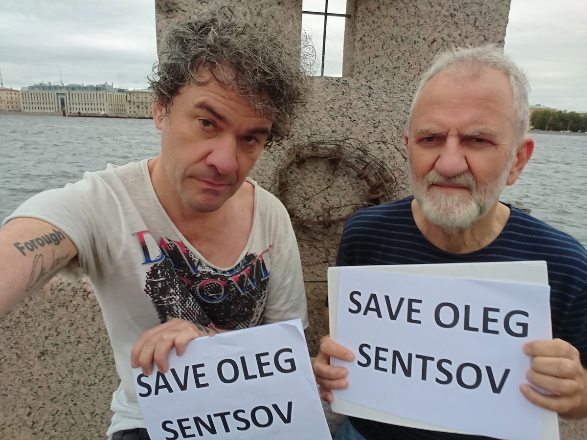 markcousinsfilm's tweet image. An hour ago, with Krzysztof Gierat, Director of @krakowfilmfest at St Petersburg Monument to Victims of Political Repression. #freeolegsentsov