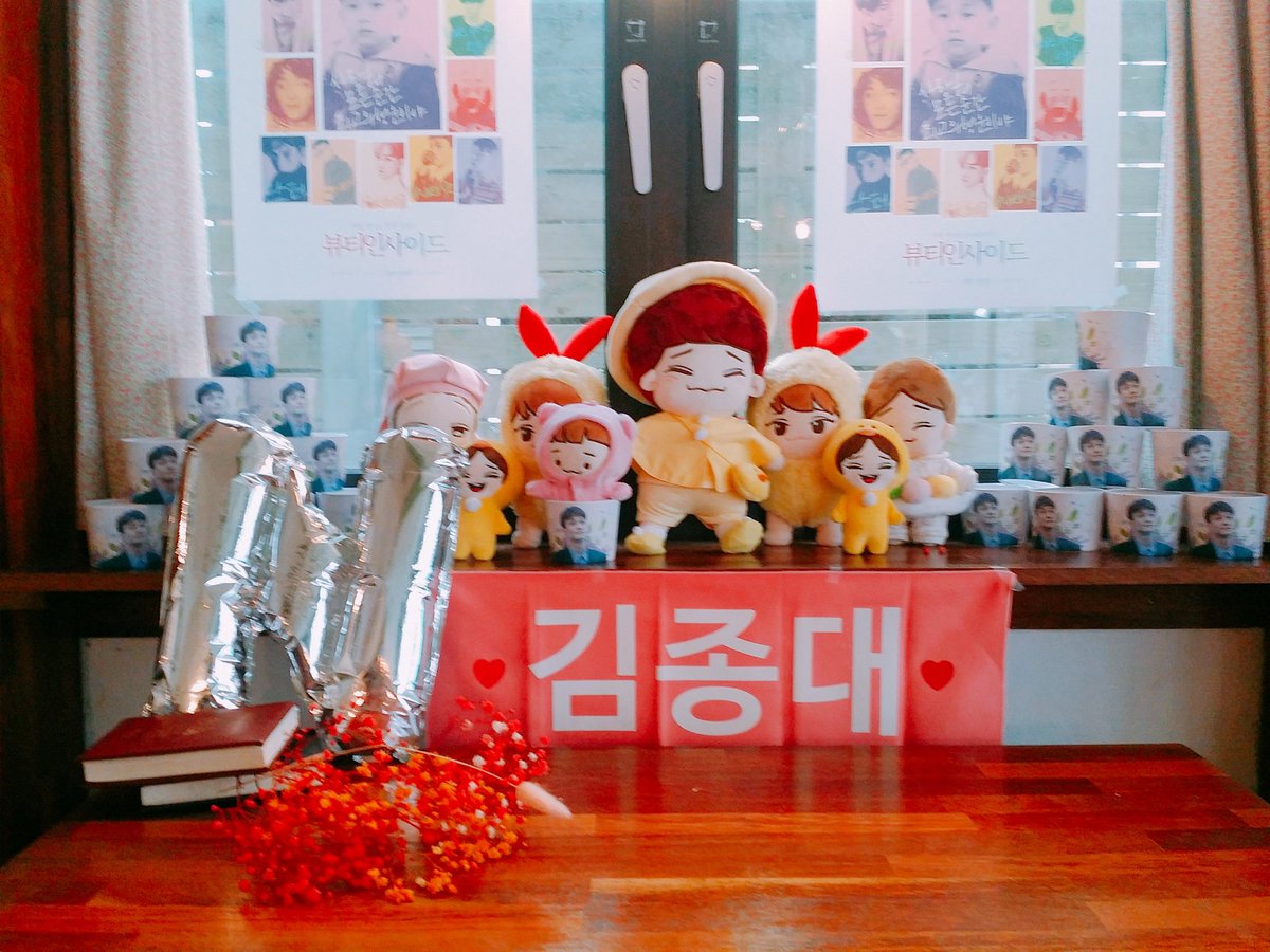 withtheyoung921's tweet photo. @Happy__chen_day #최고의행운_종대맨
생일지났지만 드디어 갔다왔습니다ㅜㅜㅜㅜ chen인데 n이 떨어졌더라구요ㅋㅋㅋㅋㅋ 카페자체도 분위기너무이쁘고 종대도 너무 이뻐요ㅜㅜ 종대위해서 카페해주셔서 감사합니다ㅜㅜㅜ너무 이쁘고 좋은추억만들어서 갑니다!! https://t.co/5JvykeVrB7