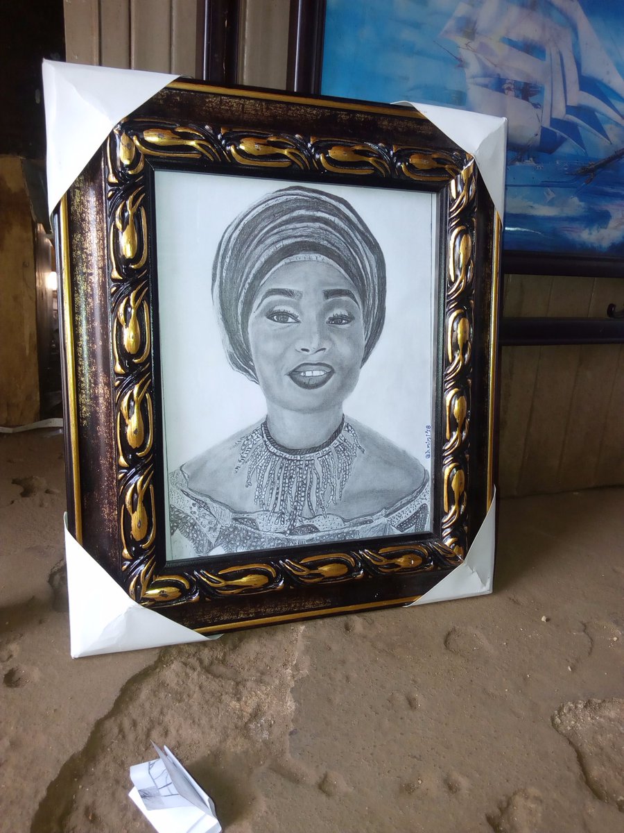 Hi. I am Mimi, a Nigerian self-taught artist. Here are my pencil artworks. Thanks for the 💖 and RT.
#UnitedAfricanCreatives 
#WeAreNigeriaCreatives