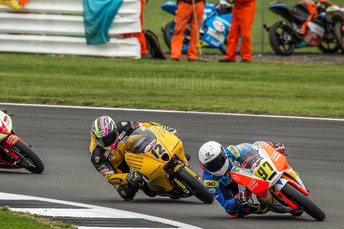 christaylor179's tweet photo. Nice fight with @EdRendell12 at @Oulton_Park #OultonBSB @CresswellRacing @OfficialBSB https://t.co/DS7zaQRUwt