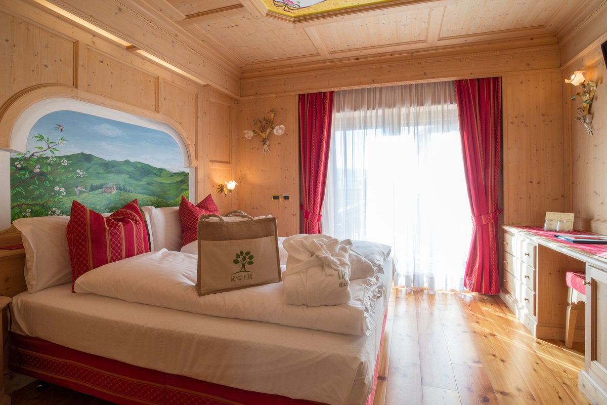 Hotelericasiago's tweet photo. Hotel Erica Asiago
Pubblicato da Alberto Vescovi · 1 h · 
Buon sabato amici!Iniziamo a pianificare un ottimo week end di relax con la scelta della stanza giusta. Vi presentiamo per iniziare la nostra Suite Stella Alpina
Vi piace?
#Relax #Hotel #Erica #Relax #Benessere #Le7Regole https://t.co/AFk3A69X2u