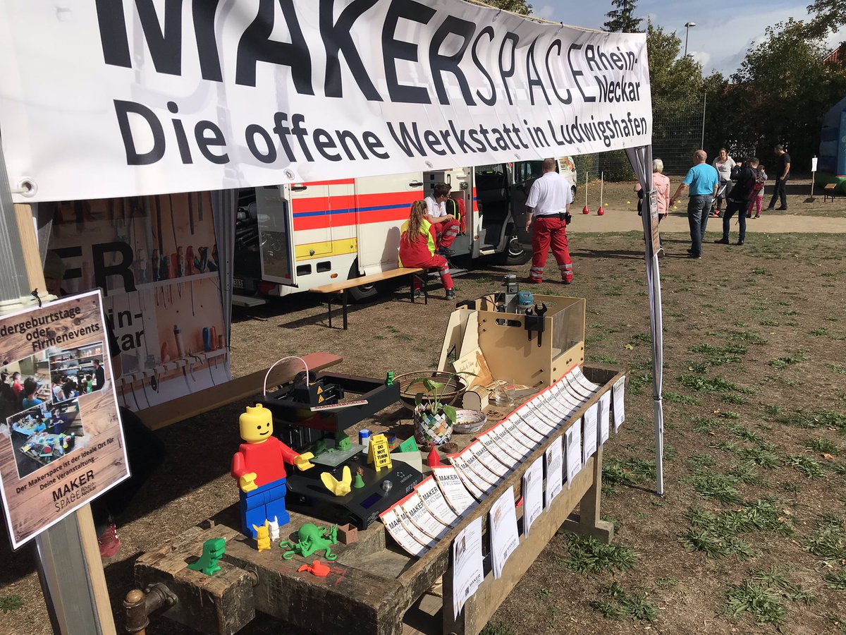 Makerspace_RN's tweet photo. Heute sind wir zu Gast beim Herbstfest der GAG-Ludwigshafen in der Gartenstadt. Das Wetter spielt super mit und wir freuen uns auf einen tollen Tag. #makerspace #makerspace_rn #msrn #Herbstfest #Ludwigshafen #RheinNeckar #tollesWetter #wirstellenunsvor https://t.co/6NAVgTyG5o