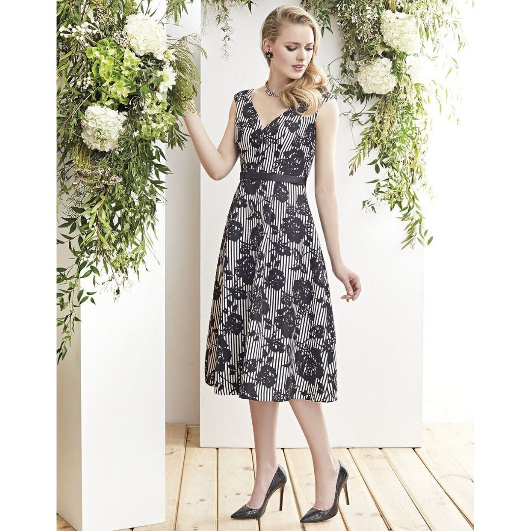 neroebianco's tweet photo. A dress without limits; this dress can be worn both casually or formally, whilst always looking stunning. https://t.co/EcrcQsP4XB