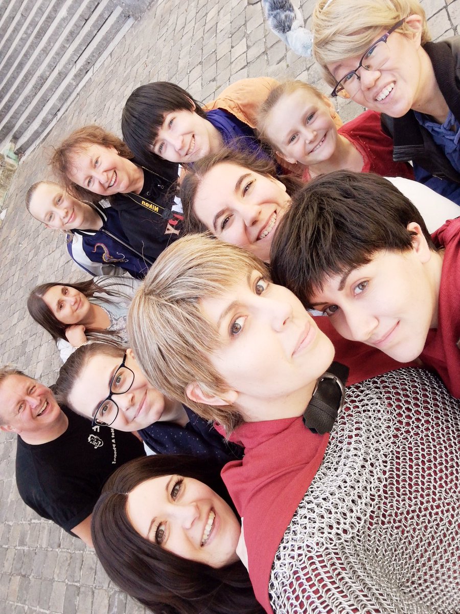 fujimiyaran's tweet photo. Merlin 10 year MeetUp at Pierrefonds - the group selfie edition 
#Merlin10Years #Merlin #MerlinBBC https://t.co/G3I3DMxWaV