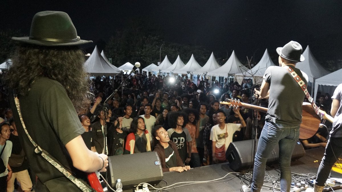 CMuadzin's tweet photo. Di acara ini kemarin ketemu si April. Seru acaranya, crowed nya juga asik. tapi disekian banyaknya manusia, selalu nyari si april. seneng sih, tapi bingung, agak sulit untuk ngedapetinnya... https://t.co/hz3SRnIhRg