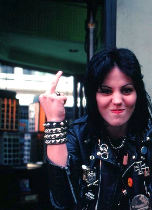 Happy 60th Birthday to Joan Jett. Nothing but love for this woman    