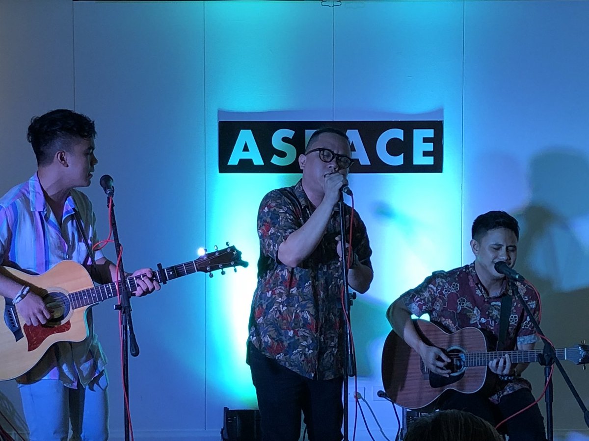 22TangoMusic's tweet photo. The Wonggoys capping off the show here at @aspacemanila ❤️
@indiemanilalive
#indiemanila
#aspacemanila
#22Tour https://t.co/2cFzt9lQ53