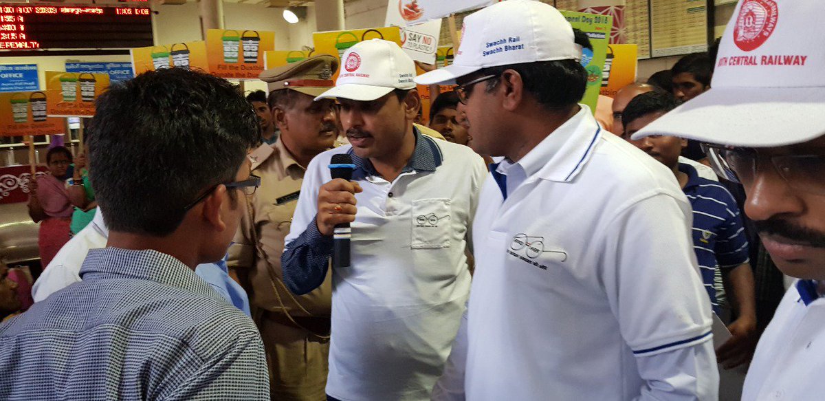 drmsecunderabad's tweet photo. #Sewa Diwas #Secunderabad Railway Station #Campain by #NGO's #Charitableorgainsations  #railway employees educating  passengers not to litter in #Railway Premises #SewaBharathimember NGO, Railway Men have participated in the rally. https://t.co/gsQBfDs9u4