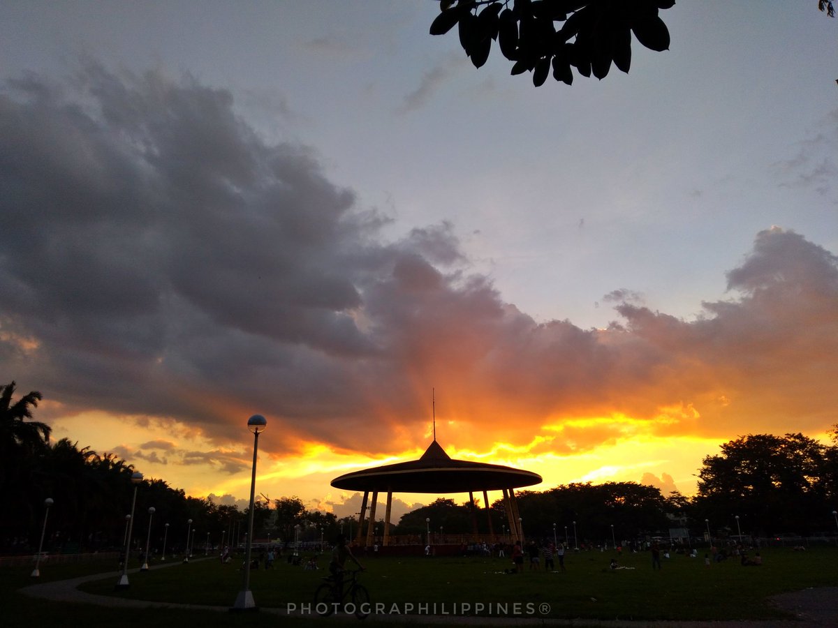 FotoFilipinas's tweet photo. How's your Saturday so far? We've got you covered tonight, folks!
.
.
.
.
.
.
.
#Sunset #Saturday #angelescity #tgis #sundown #picoftheday #bestpic #PhotograPhilippines #photography #MobilePhotography #grammerph #clouds #parklife #cityscape #Relaxing https://t.co/Y6r76zbeHz