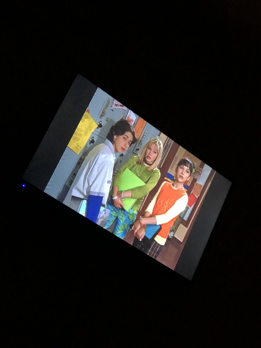 SAMMIITEEE's tweet image. Have been completely binge watching #lizziemcguire @HilaryDuff 😍