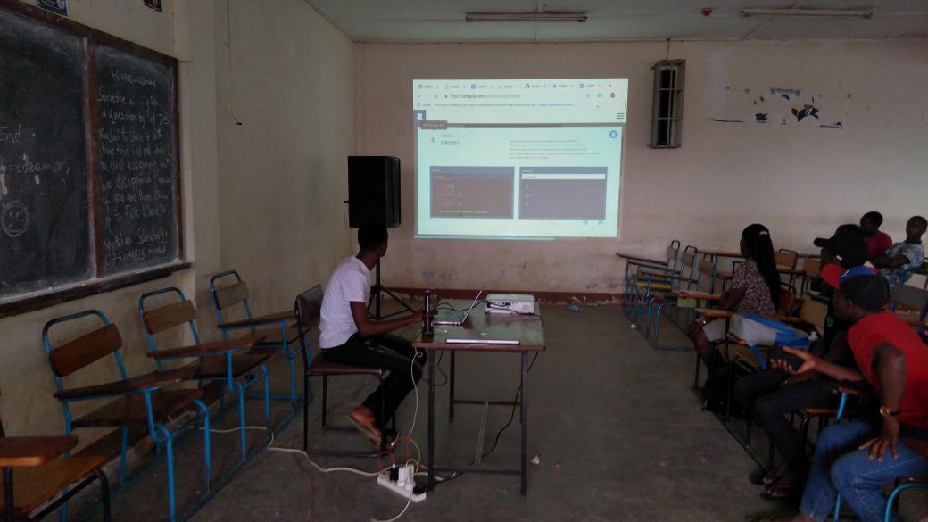 solomonalvink's tweet image. Student hands on @progate_en