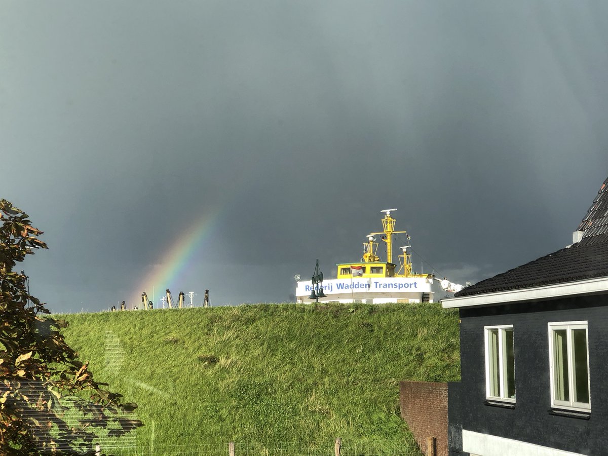 About the weather yesterday.... #texel #weather #rainbow #regenboog #weerfoto #rederijwaddentransport #uitzichtvanuitdewoonkamer #rain #nature #photography