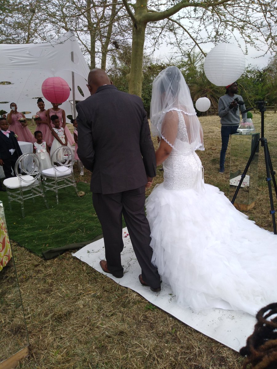 Noyanda3128's tweet photo. Your birthday and you're getting married❤ Happy happs pops😊 https://t.co/1AEPREK0Gu