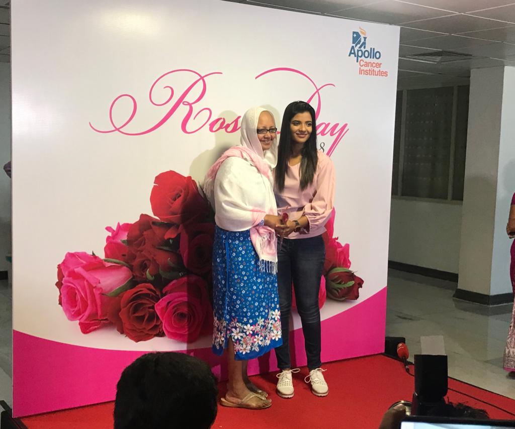 cinemascopetaml's tweet photo. Actress #AishwaryaRajesh attended the event #RoseDay2018 in Apollo Cancer institute, Teynampet.
And she spend times with cancer patient's @aishu_dil @proyuvraaj https://t.co/lgOzl09TPp