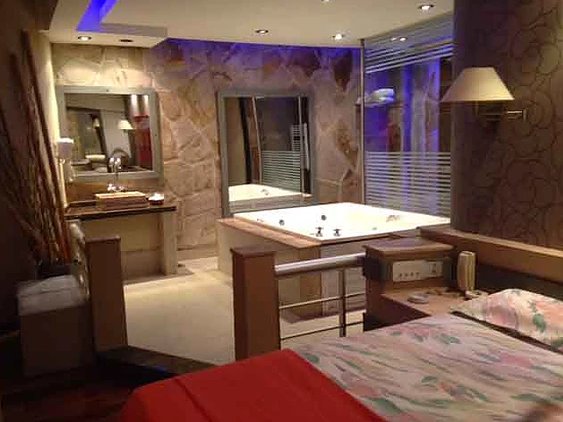 OkeyHotel's tweet photo. Vení a disfrutar de la primavera, tiempo de amor y pasión. Te esperamos en nuestras terracitas con solarium y... DOBLE JACUZZI para que pases una tarde inolvidable y vengas a ver el #SuperClásico en el #HotelOkey. https://t.co/9B1j1PxYrz #BuenSabado #Heredia #Colón #Talleres https://t.co/tMTFn9Ec0g