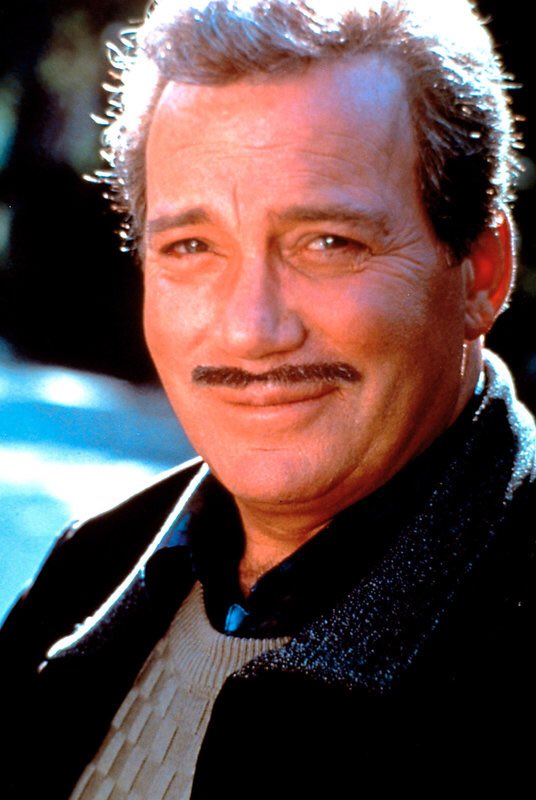 FunnySuzyB's tweet photo. #columbowatch 🕵🏽♂️ 13:00 5USA - the later Shatner episode. Fielding Chase, the man with the incredible ever changing ‘tache #moustachewatch #columbo https://t.co/fTsZqdslwA