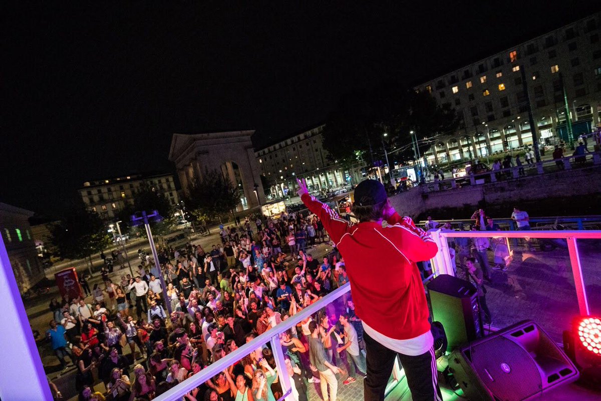 mtvitalia's tweet image. Ieri abbiamo fatto serata con #awlab 🙌🙌🙌 e oggi si replica dalle 14.00 tanti nuovi ospiti in piazza XXIV maggio a Milano ✨