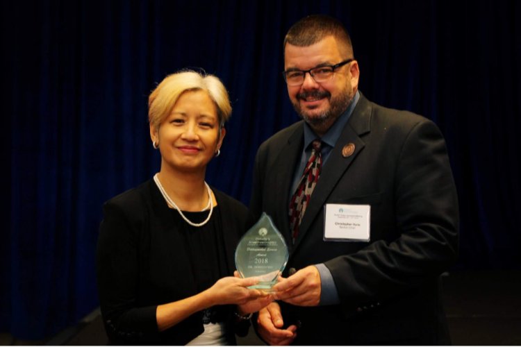 CARFUpdate's tweet photo. CARF is beyond proud of Dr. Doreen Yee for receiving the Distinguished Service Award at the #OAM2018. Dr Yee is not only a phenomenal anesthesiologist @ Sunnybrook Health Sciences Centre, but she is also the Fellowship Director at #UofT and Chair of #CARF. She truly is our MVP! https://t.co/Nu0ZIjnuuI