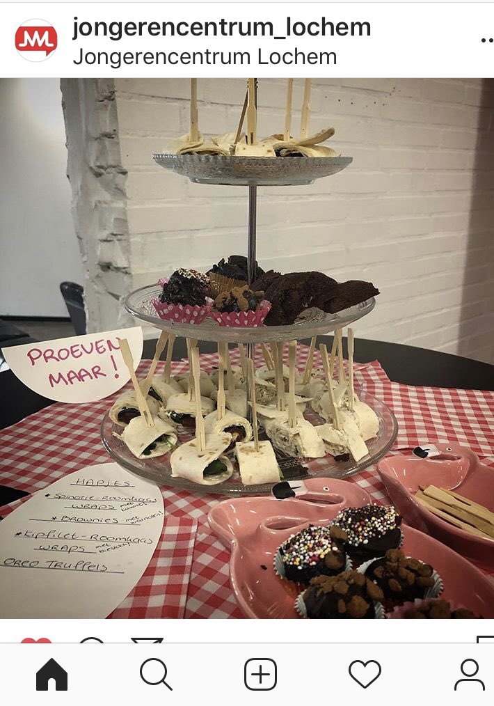 denisescwgorss's tweet image. Just for Girls #JFG is druk bezig tijdens de Open Dag in t Stadshuus. Kom kijken en vooral proeven! We zitten in de kelder @JCLochem @SWLochem