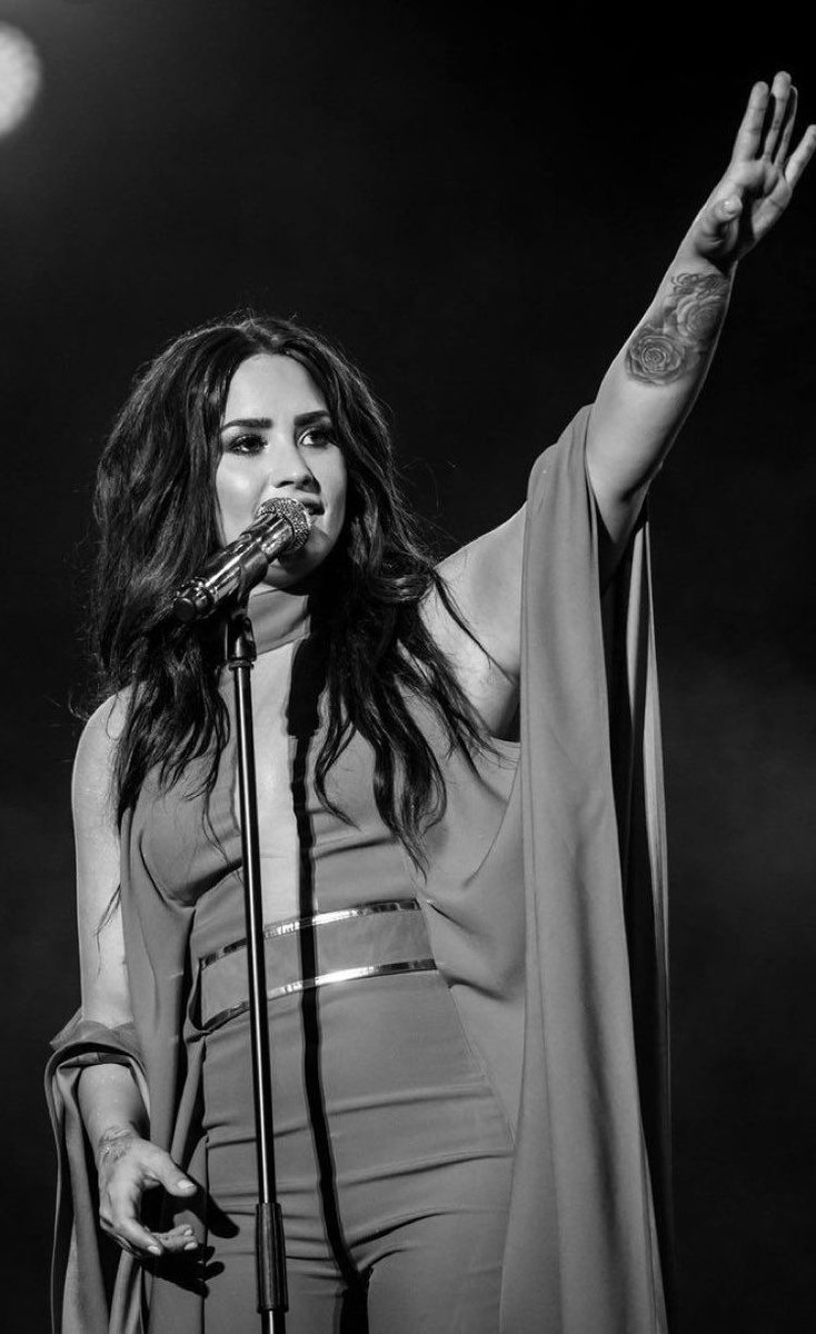 ddbestupdates's tweet photo. OUR LOVE RUNS DEEP LIKE A CHEVY⚡️☁️ https://t.co/763REgV9Pe