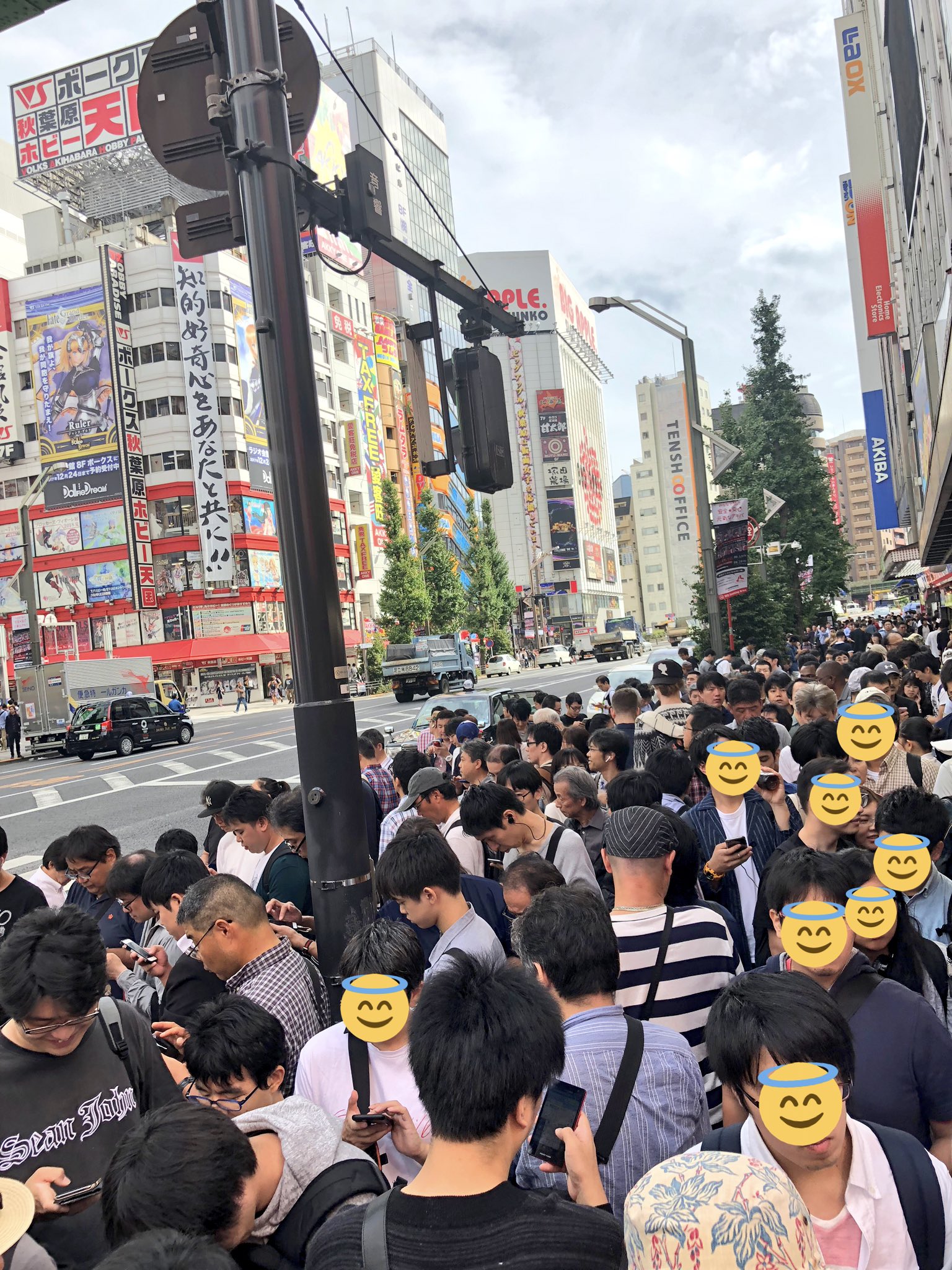 Twitter 上的 こし これやばいでしょ みんなミュウツーをゲットするのに必死なんだぜ あの全盛期のお台場ラプラスダッシュを思い出すぐらいの盛り上がり ポケモンgo 秋葉原 ミュウツー ミュウツー Exレイドバトル T Co Qlopon1eba Twitter