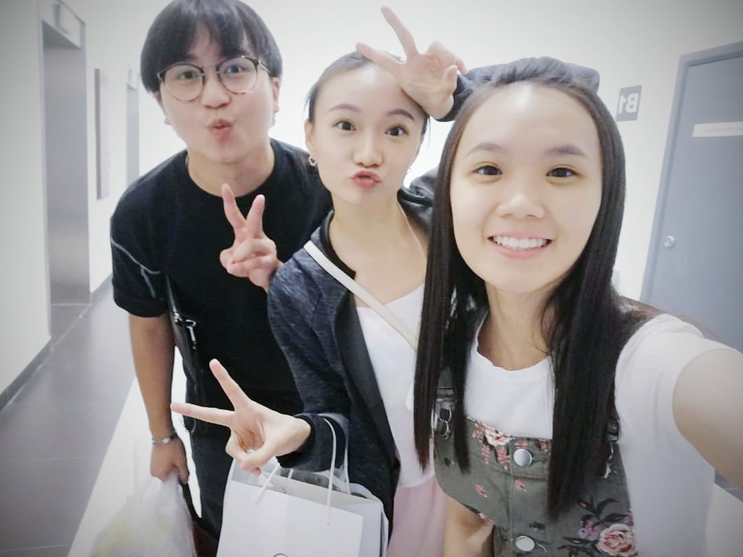 misscreative96's tweet photo. I am missing the days when the three of us were together🤘😆 https://t.co/XbVGdOv6iO