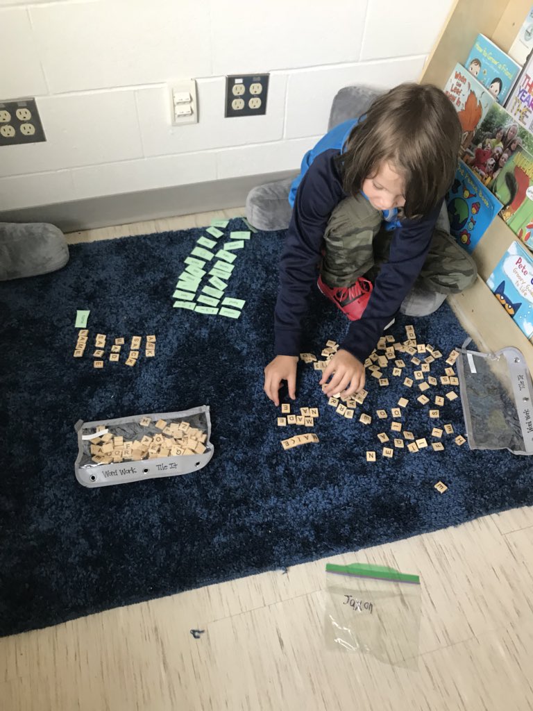 southview3c's tweet photo. Engaging word work in grade three. #wehavefunlearning #Southview https://t.co/vnbCOZftbd