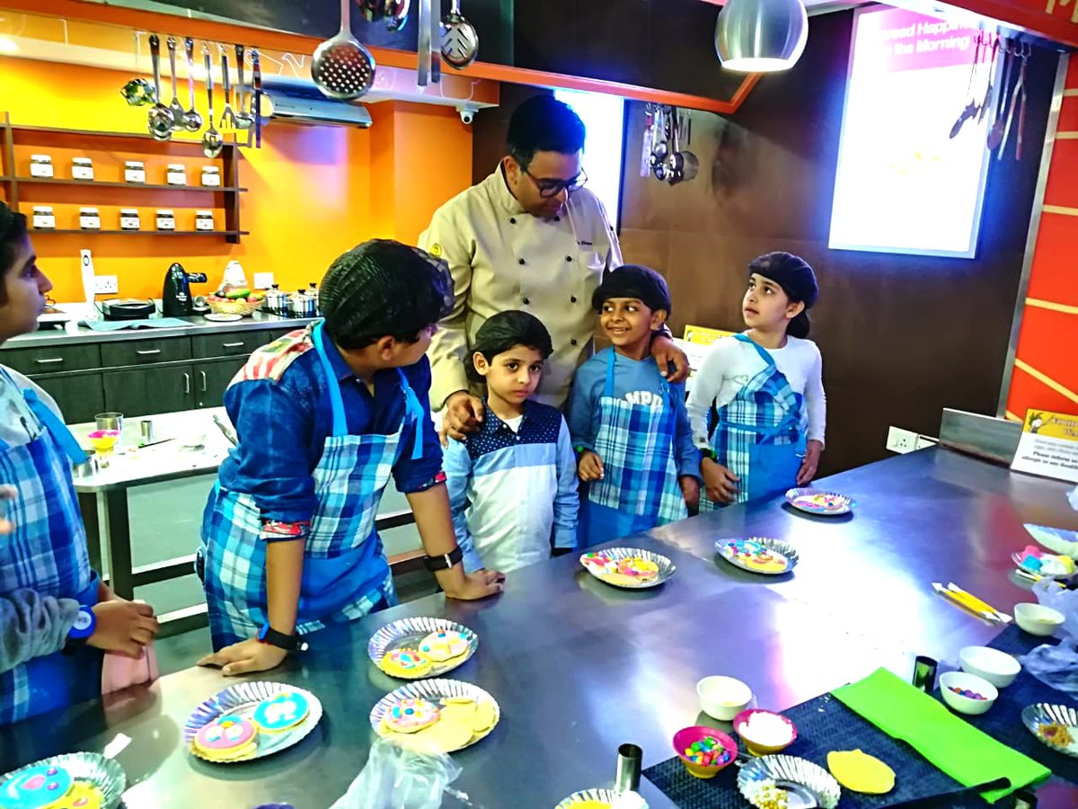 mchefajaychopra's tweet photo. You know its going to be a spectacular day when you are cooking with mini chefs !! 
@KidZaniaMumbai #bigdaddychef #foodchamps #chefajaychopra #kidchefs https://t.co/auRBiJXGnQ