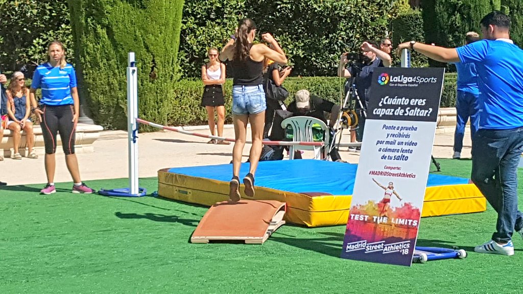 atletismoRFEA's tweet image. En el espacio de @LaLiga4Sports en #MADRIDStreetAthletics2018 fútbol y atletismo por un tubo. Salto de altura estilo libre, atletismo en la Wii...

#TestTheLimits