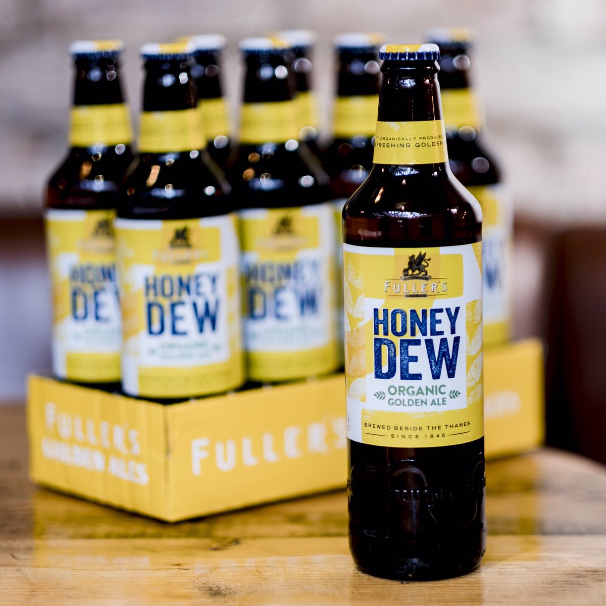 FullersZA's tweet photo. We're sipping on some Honey Dew to welcome the sunshine today! ☀️

Our popular Organic Golden Ale is not the best selling organic beer in the UK for nothing. Give it a bash! 🍯

#HoneyDew https://t.co/9BbYHxeBlM